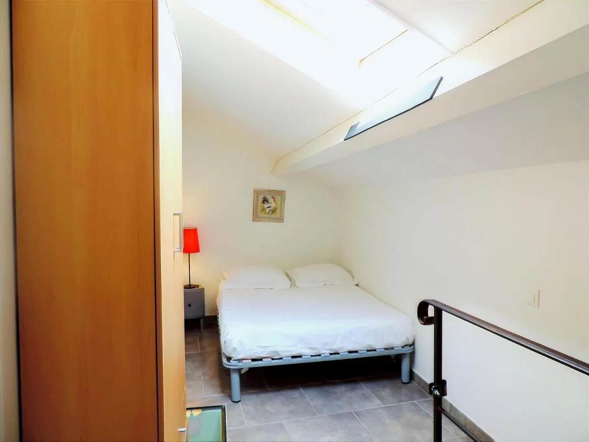 Majestic Holiday Home In Les Assions With Terrace 0*,